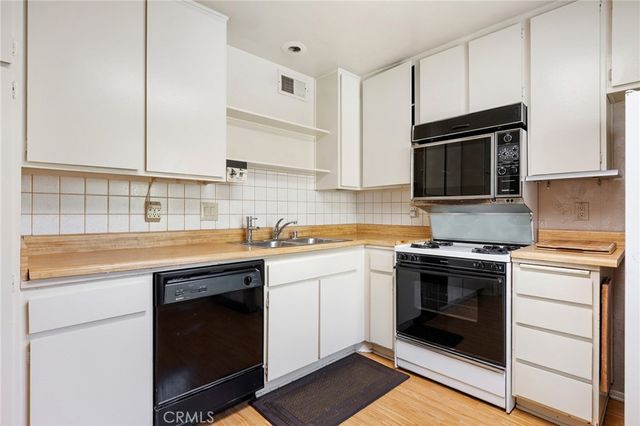 9555 Via Venezia, Burbank, CA 91504