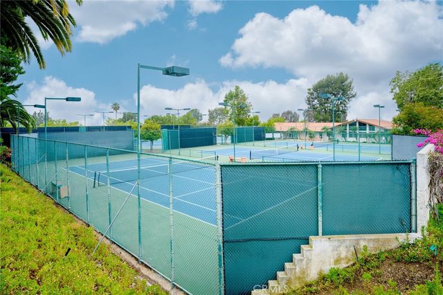 9555 Via Venezia, Burbank, CA 91504