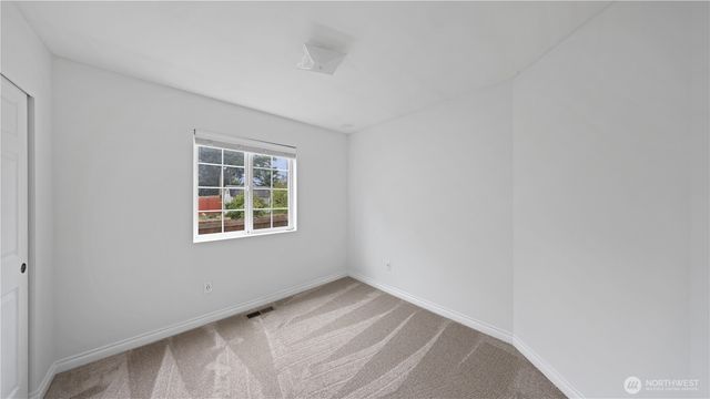 1472 SW 10th Avenue, Oak Harbor, WA 98277