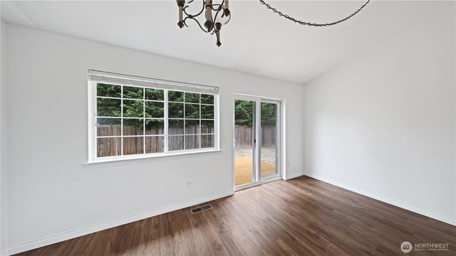 1472 SW 10th Avenue, Oak Harbor, WA 98277