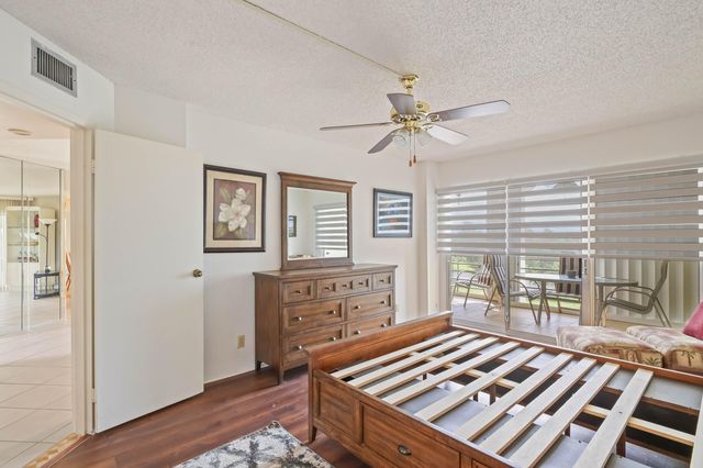 3951 Via Poinciana 511, Greenacres, FL 33467