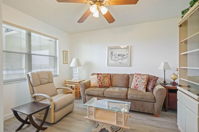 3951 Via Poinciana 511, Greenacres, FL 33467