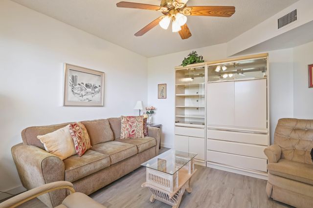3951 Via Poinciana 511, Greenacres, FL 33467