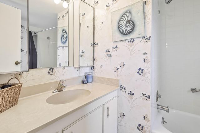 3951 Via Poinciana 511, Greenacres, FL 33467