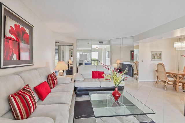 3951 Via Poinciana 511, Greenacres, FL 33467