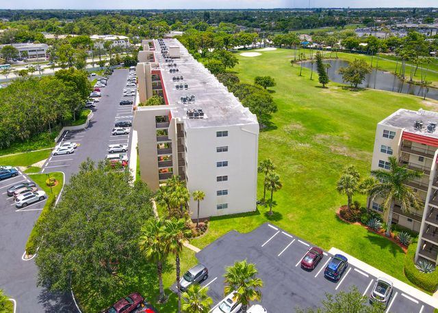 3951 Via Poinciana 511, Greenacres, FL 33467