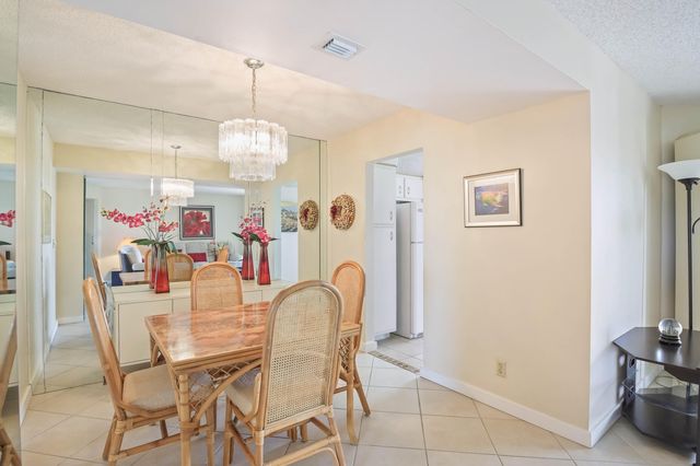 3951 Via Poinciana 511, Greenacres, FL 33467