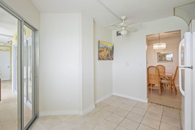 3951 Via Poinciana 511, Greenacres, FL 33467