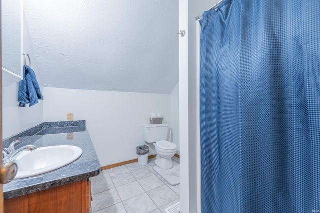7151 W Cavewood Court, Bloomington, IN 47403