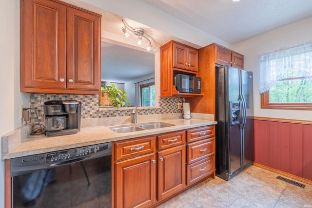 7151 W Cavewood Court, Bloomington, IN 47403