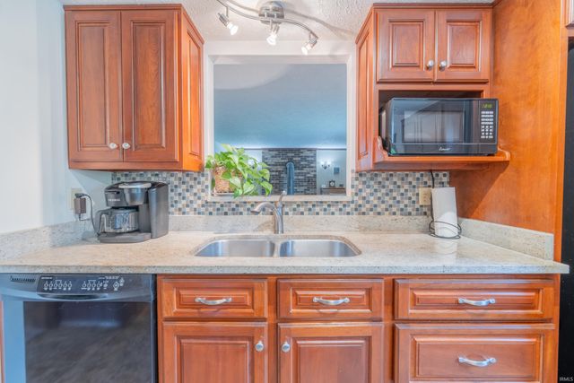 7151 W Cavewood Court, Bloomington, IN 47403