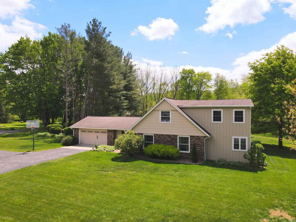7151 W Cavewood Court, Bloomington, IN 47403