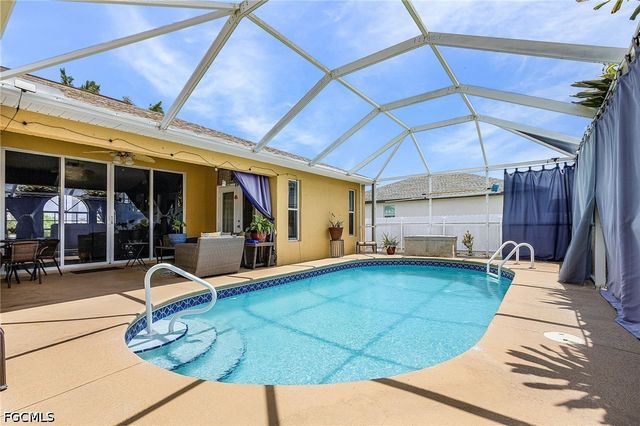 2216 NE 7th PL, Cape Coral, FL 33909