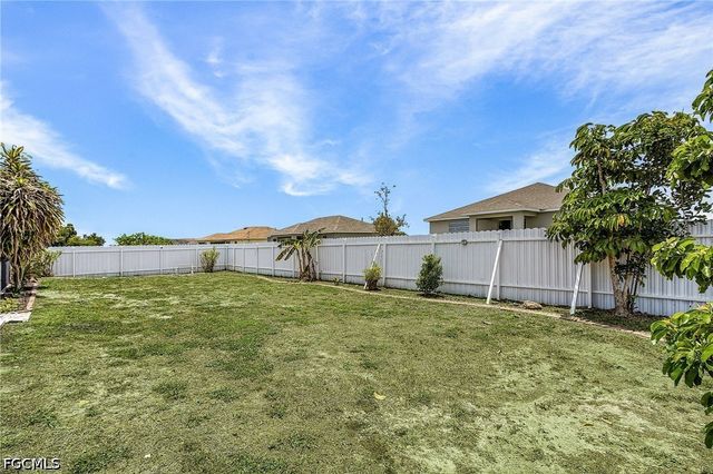 2216 NE 7th PL, Cape Coral, FL 33909