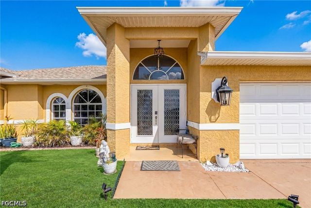 2216 NE 7th PL, Cape Coral, FL 33909