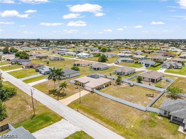 2216 NE 7th PL, Cape Coral, FL 33909