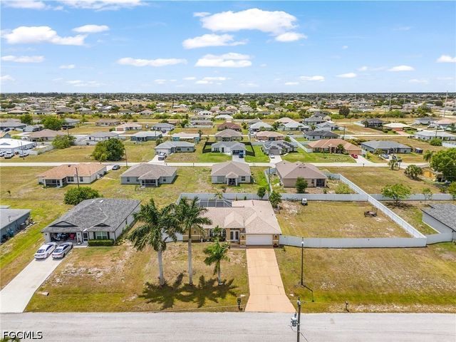 2216 NE 7th PL, Cape Coral, FL 33909