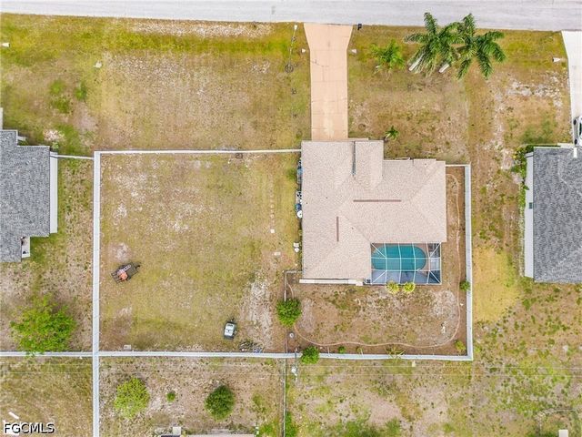 2216 NE 7th PL, Cape Coral, FL 33909