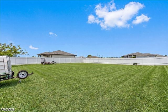 2216 NE 7th PL, Cape Coral, FL 33909