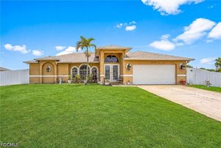 2216 NE 7th PL, Cape Coral, FL 33909