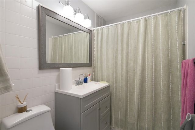 655 W Irving Park Road 1805, Chicago, IL 60613