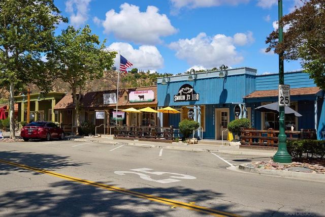 13826 Midland Rd, Poway, CA 92064