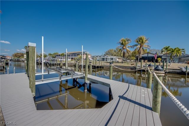 4413 SE 13th PL, Cape Coral, FL 33904