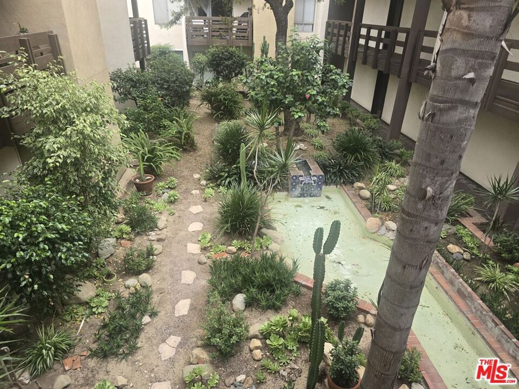 320 S Ardmore Avenue 216, Los Angeles, CA 90020 — photo 2