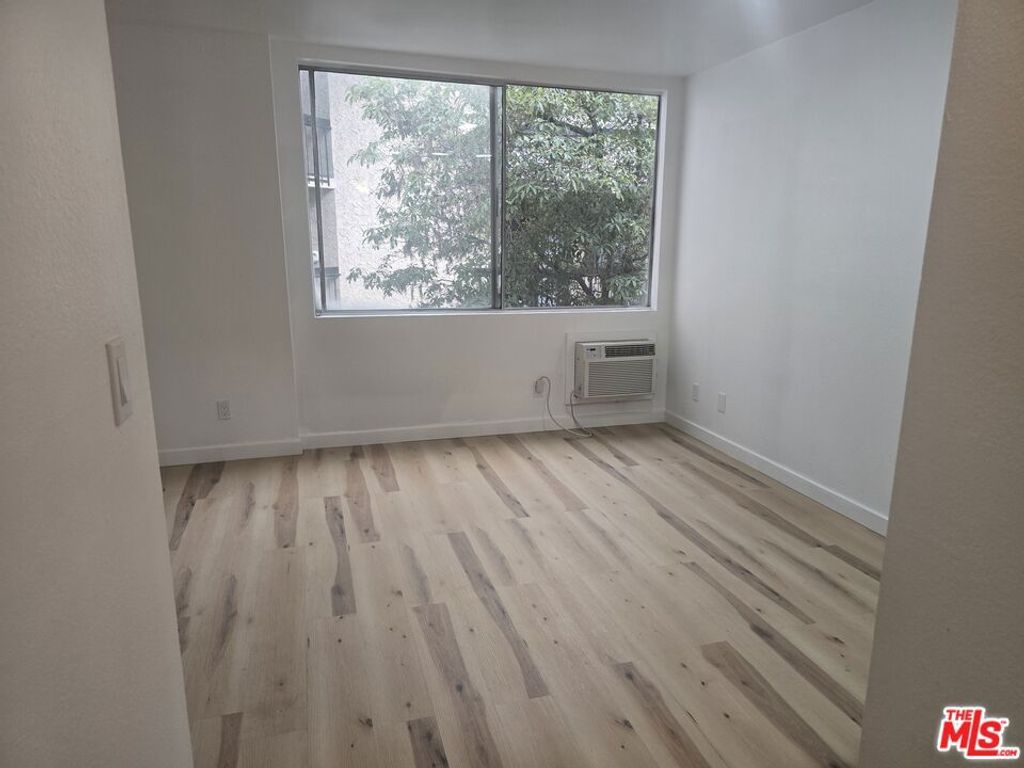 320 S Ardmore Avenue 216, Los Angeles, CA 90020 — photo 5