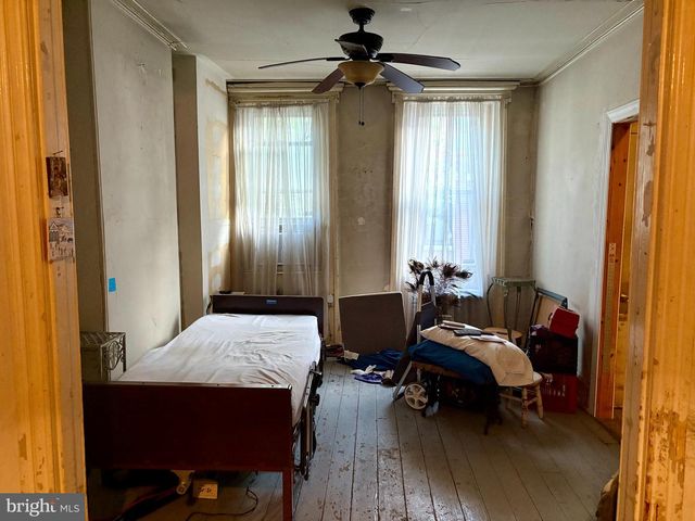 323 MANTON ST E, Philadelphia, PA 19147