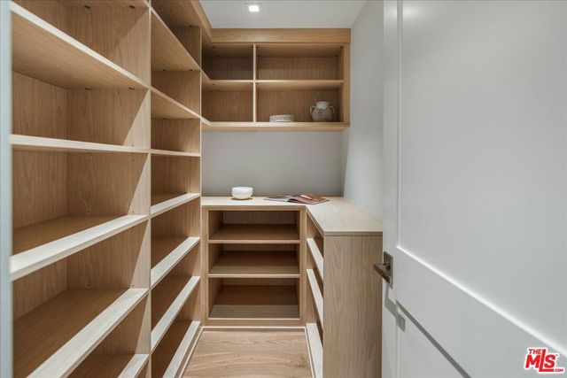 541 S Westgate Avenue, Los Angeles, CA 90049