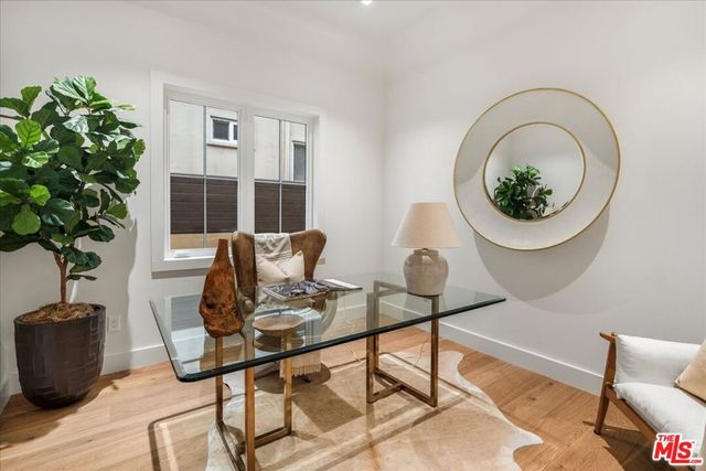 541 S Westgate Avenue, Los Angeles, CA 90049