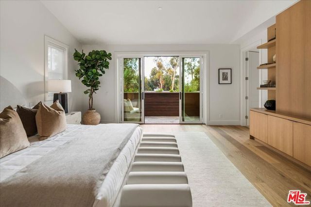 541 S Westgate Avenue, Los Angeles, CA 90049