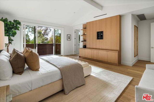 541 S Westgate Avenue, Los Angeles, CA 90049