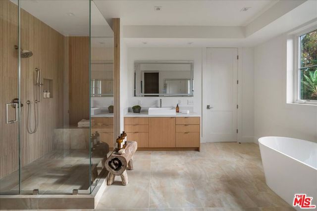 541 S Westgate Avenue, Los Angeles, CA 90049