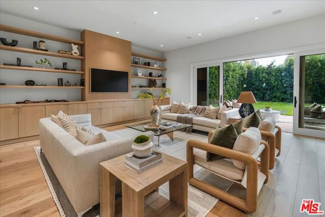 541 S Westgate Avenue, Los Angeles, CA 90049