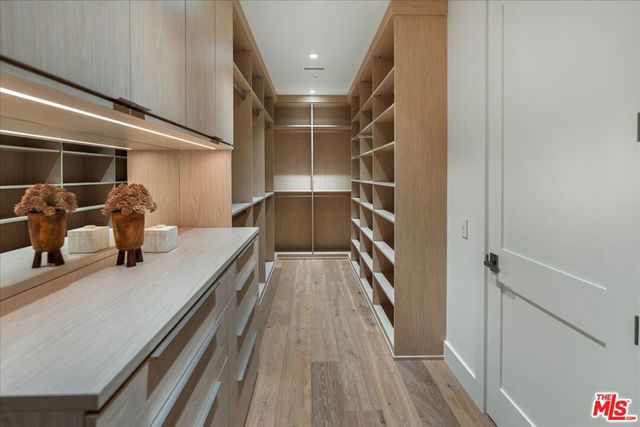 541 S Westgate Avenue, Los Angeles, CA 90049