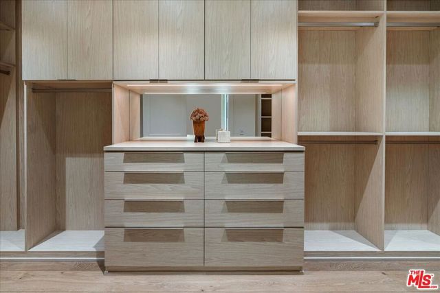 541 S Westgate Avenue, Los Angeles, CA 90049