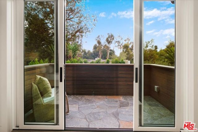 541 S Westgate Avenue, Los Angeles, CA 90049