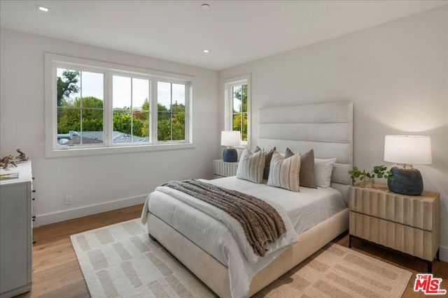 541 S Westgate Avenue, Los Angeles, CA 90049