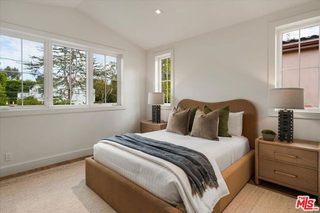 541 S Westgate Avenue, Los Angeles, CA 90049