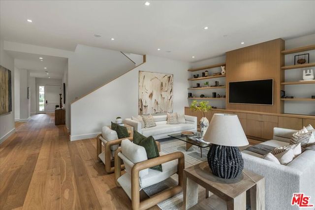 541 S Westgate Avenue, Los Angeles, CA 90049