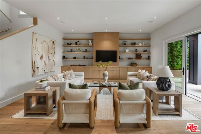 541 S Westgate Avenue, Los Angeles, CA 90049