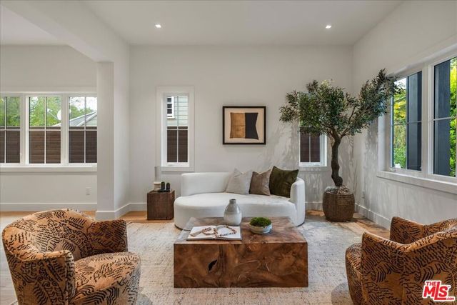 541 S Westgate Avenue, Los Angeles, CA 90049