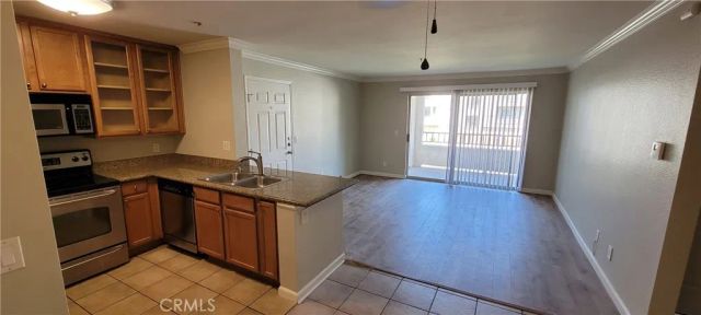 1010 La Terraza 203, Corona, CA 92879