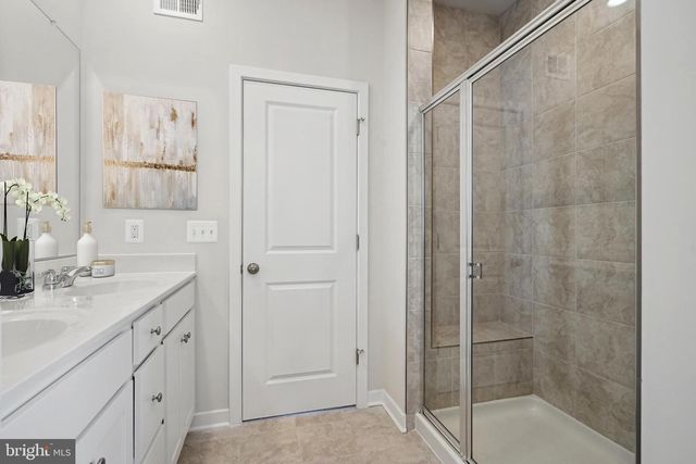 1059 BARKSDALE DR, Charles Town, WV 25414