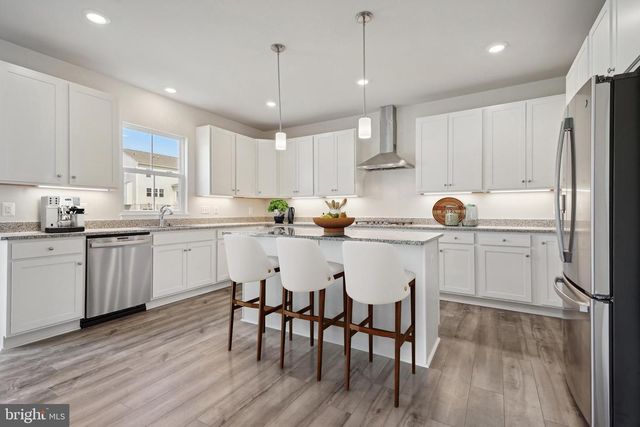 1059 BARKSDALE DR, Charles Town, WV 25414