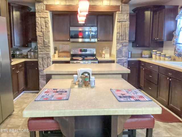 133 Thompson Rd, Crossville, TN 38571