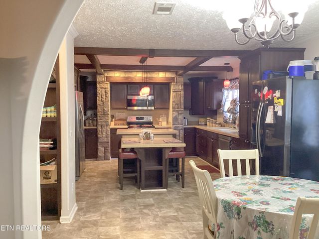 133 Thompson Rd, Crossville, TN 38571