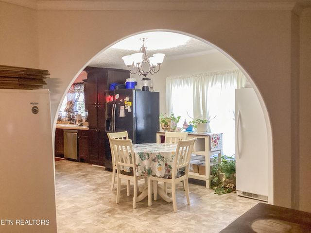 133 Thompson Rd, Crossville, TN 38571